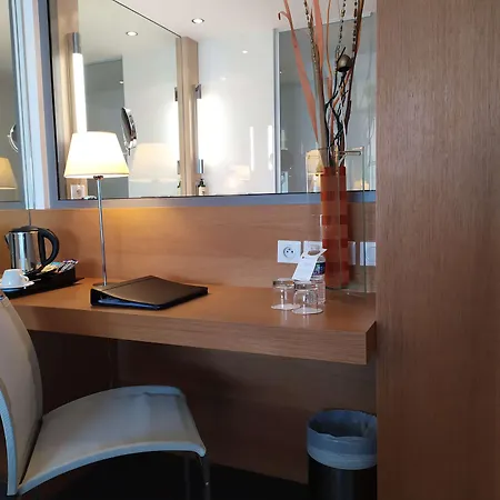 ホテル Western Premier Du Vieux-port 4*