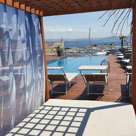 Hotel Western Premier Du Vieux-port 4*